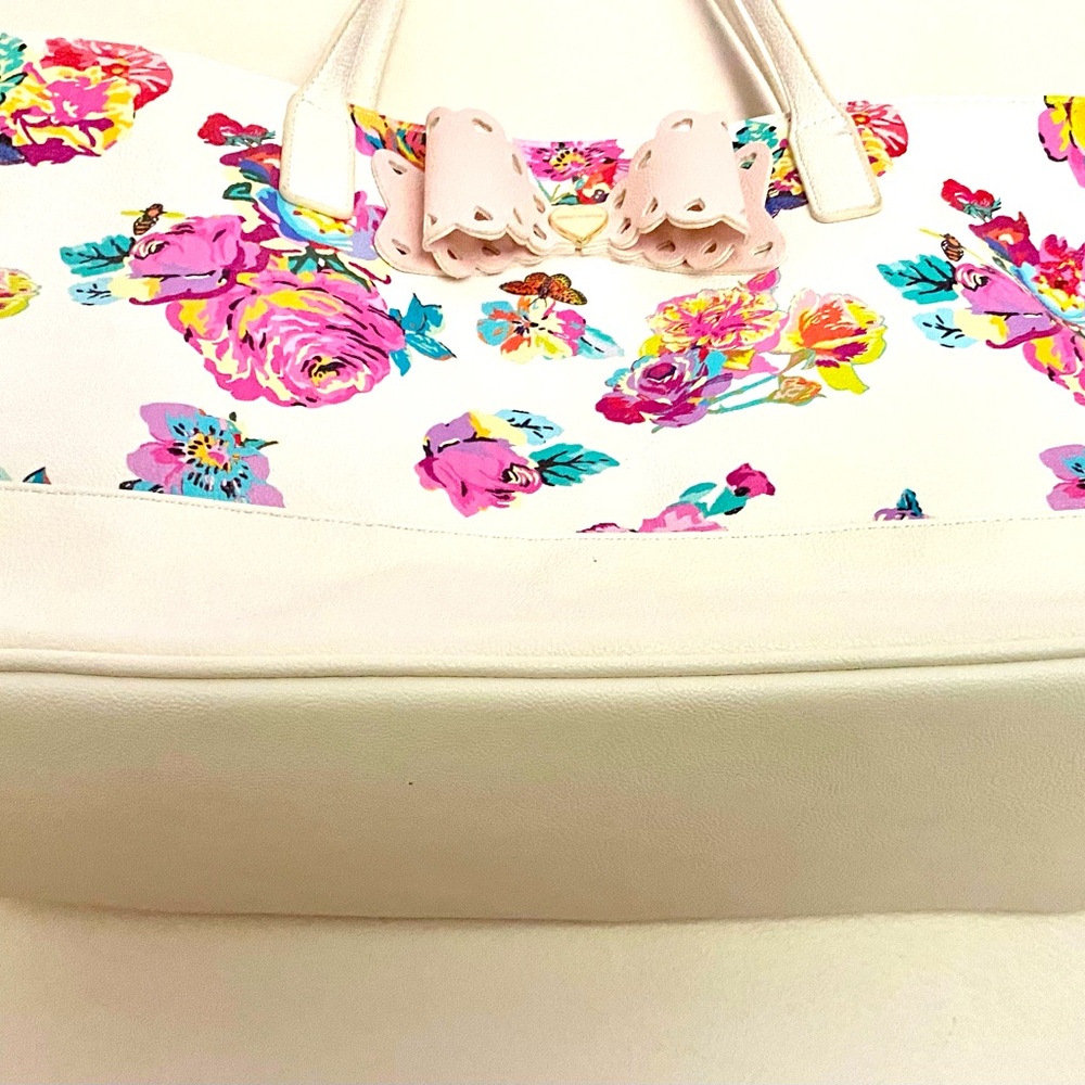 Large Betsey Johnson Tote Purse Like New Never Used 🌺🌸